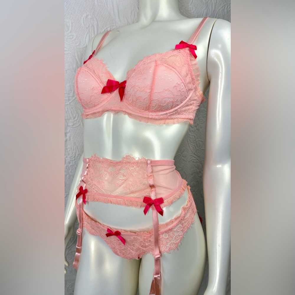 Victoria’s Secret 34C/S/S VTG 2011 3-pc Set Peach Lace Balconette Thong Garter